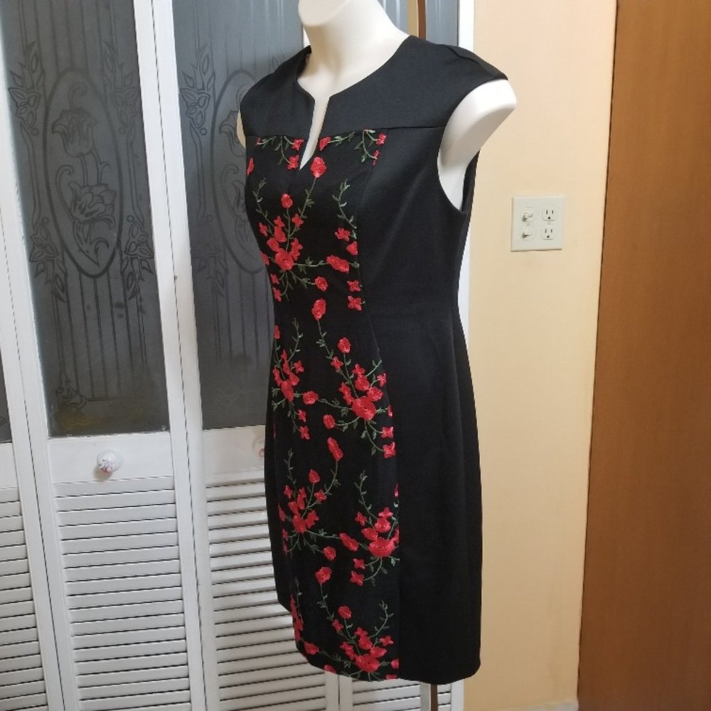 Connected Ladies Lovely Floral Embroidered Dress - Picture 5 of 9